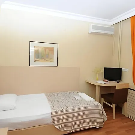 Hotell Gul 2*