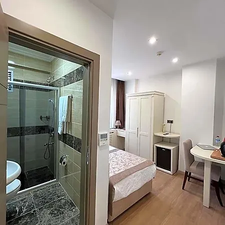 Gul Hotell