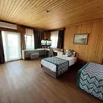 Gul Hotell