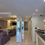 Gul Hotell
